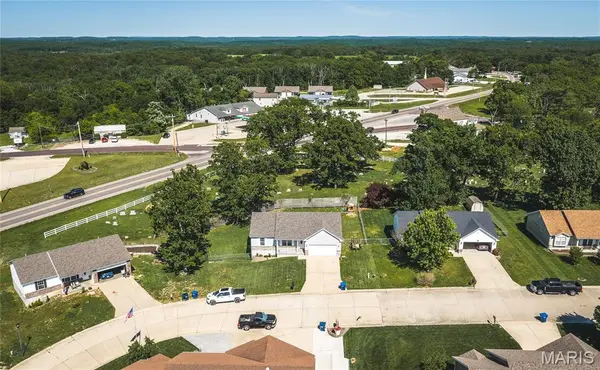 243 Duffers DR, St Clair, MO 63077