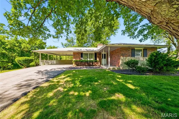 13579 Old Jamestown RD, Black Jack, MO 63033