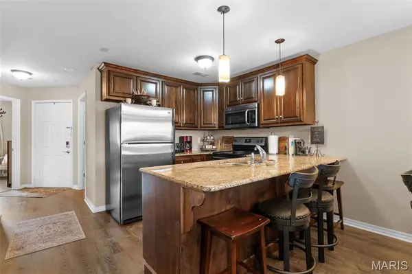 700 Emerald Pointe DR #304, Hollister, MO 65672