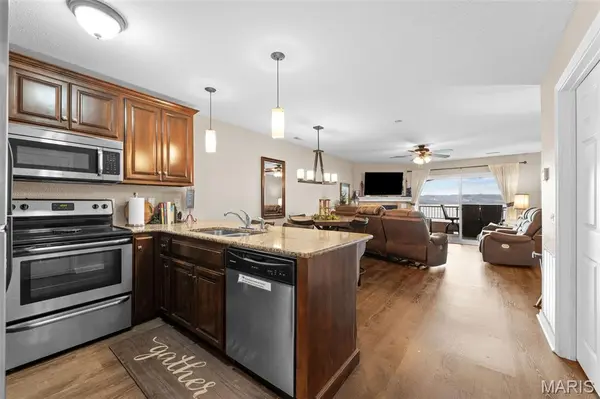 700 Emerald Pointe DR #304, Hollister, MO 65672