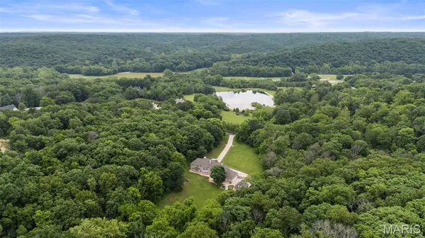19348 Deer Pointe Estates DR, Wildwood, MO 63038