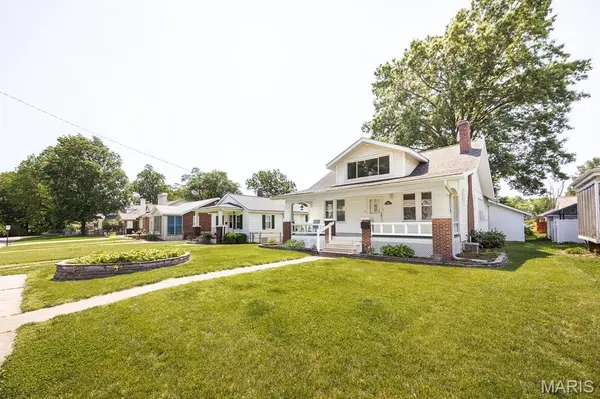 110 N 32nd ST, Belleville, IL 62226