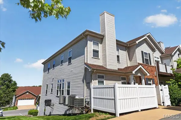 1251 Gardens Circle DR #2B, Unincorporated, MO 63125