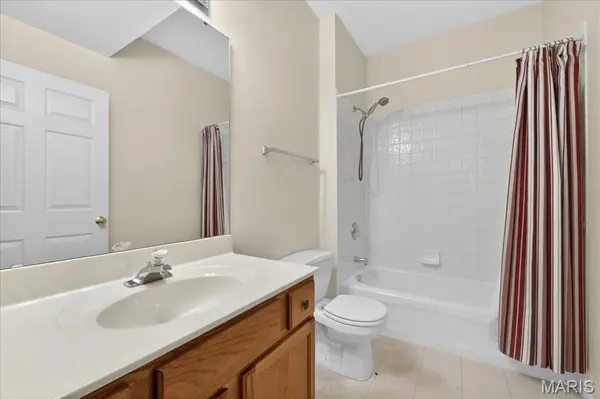 1251 Gardens Circle DR #2B, Unincorporated, MO 63125