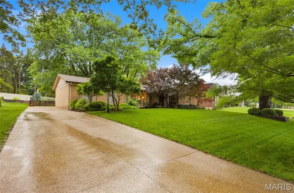 12632 Villa Hill LN, Creve Coeur, MO 63141