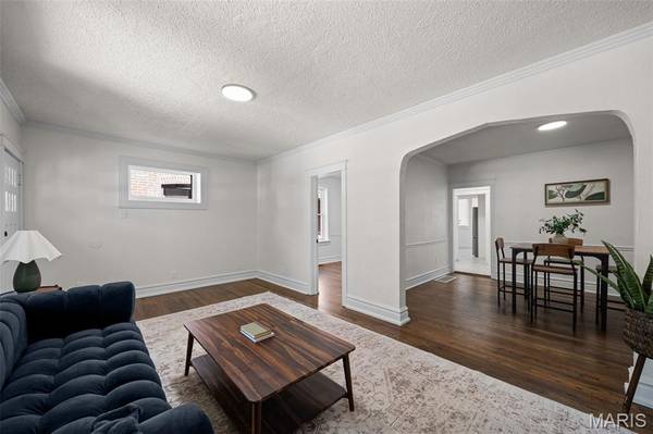5006 Tholozan AVE, St Louis, MO 63109