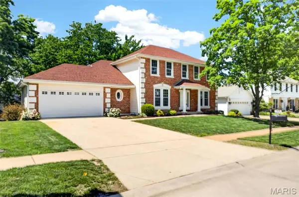 2113 Bow Tree CT, Chesterfield, MO 63005