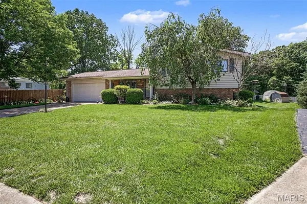4912 Arevalo CT, St Louis, MO 63128