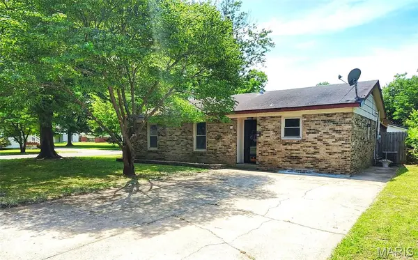 521 S 6th ST, Charleston, MO 63834