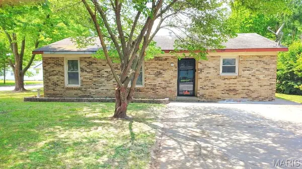 521 S 6th ST, Charleston, MO 63834