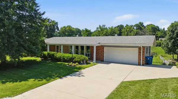 10025 Pebble Beach DR, Overland, MO 63114