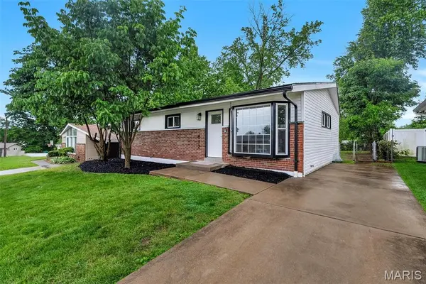 612 Sessions AVE, Crestwood, MO 63126