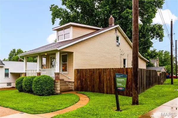 7101 Lindenwood PL, St Louis, MO 63109