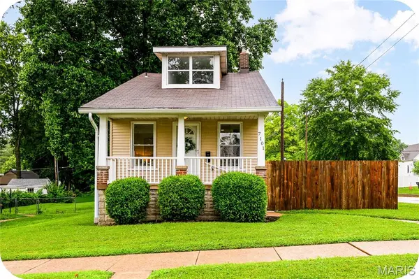 7101 Lindenwood PL, St Louis, MO 63109