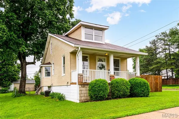 7101 Lindenwood PL, St Louis, MO 63109