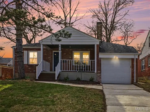 819 Blossom LN, Rock Hill, MO 63119
