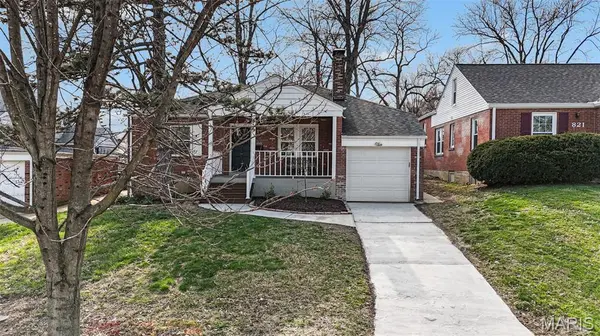 819 Blossom LN, Rock Hill, MO 63119