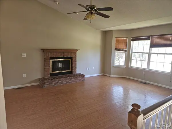 929 Carla DR, Troy, IL 62294
