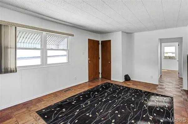 202 Sunshine DR, Festus, MO 63028