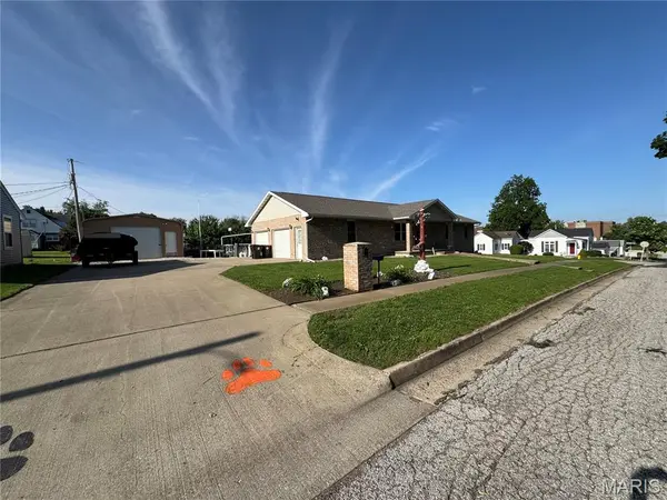321 W Hamilton ST, Palmyra, MO 63461