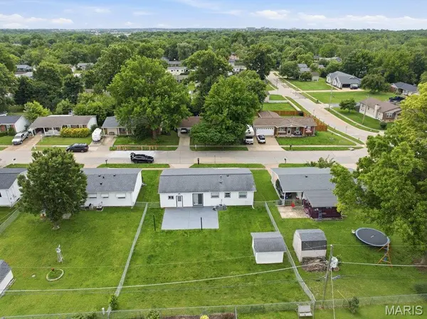 12057 Renaissance DR, Maryland Heights, MO 63043