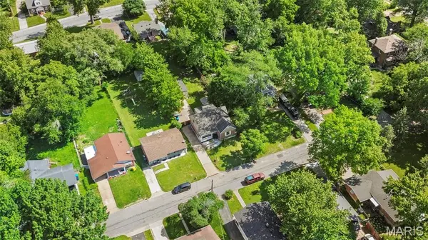 8913 Rosemore PL, St Louis, MO 63114