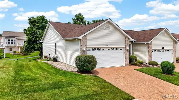 175 Silo View DR #393B, Wentzville, MO 63385