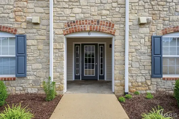 6 Monarch Trace CT #204, Chesterfield, MO 63017