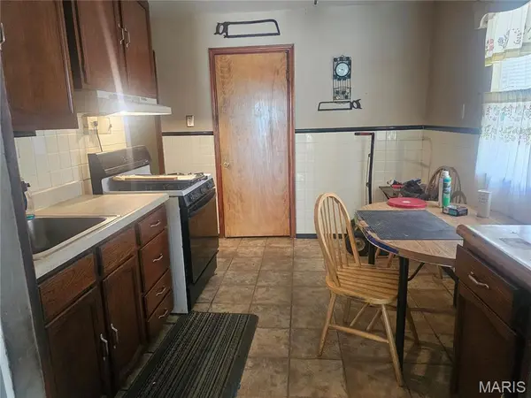 712 Beardsley CT, Ferguson, MO 63135