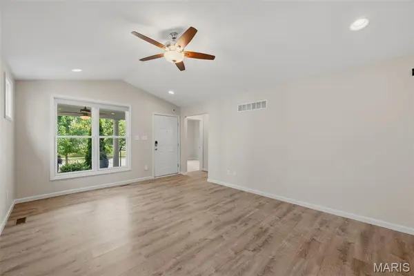 4021 Broad ST, St Charles, MO 63301