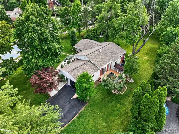 9211 Old Bonhomme RD, Olivette, MO 63132