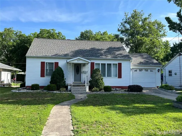 1671 Clinton ST,  Carlyle,  IL 62231