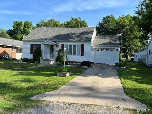 1671 Clinton ST, Carlyle, IL 62231