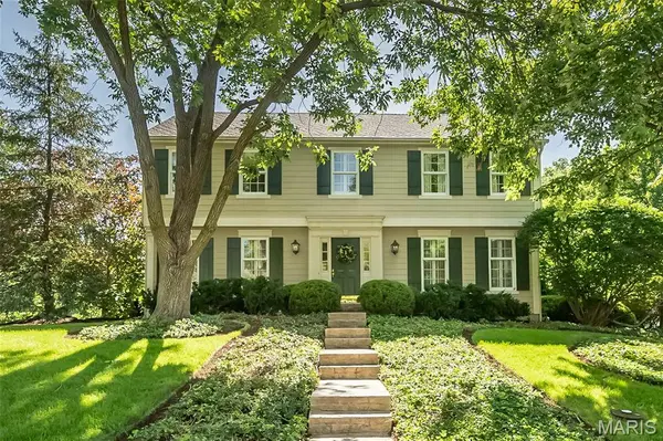 816 Twin Pine DR, Kirkwood, MO 63122