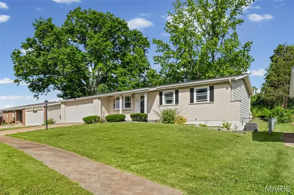 2607 Camino DR, Unincorporated, MO 63125
