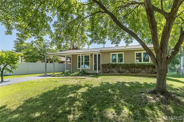 11848 Foxwood DR, Maryland Heights, MO 63043