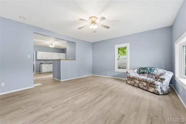 54 Sunset AVE, Glen Carbon, IL 62034