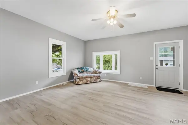 54 Sunset AVE, Glen Carbon, IL 62034