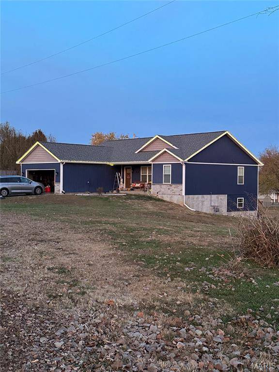 300 Chadrick DR, Desloge, MO 63601