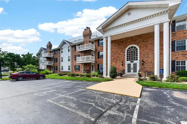 312 Clayton Crossing DR #204, Ellisville, MO 63011