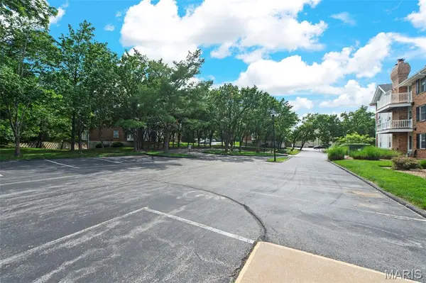 312 Clayton Crossing DR #204, Ellisville, MO 63011