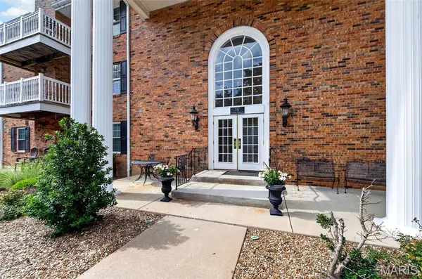 312 Clayton Crossing DR #204, Ellisville, MO 63011