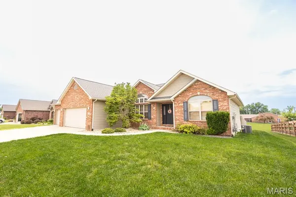 9718 Winchester ST, Mascoutah, IL 62258