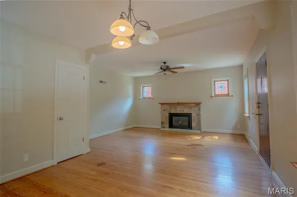 1518 Salem Hills DR, St Louis, MO 63119