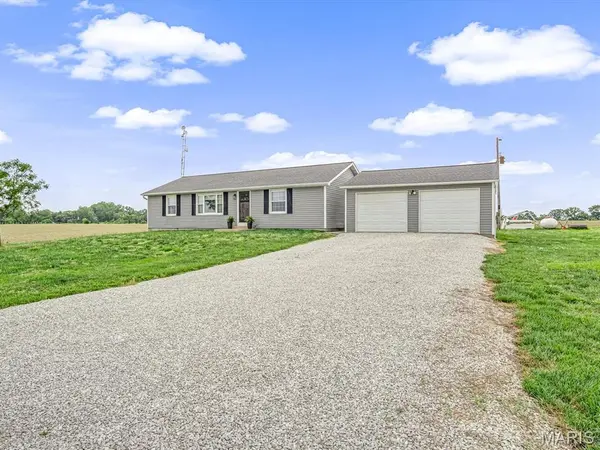 6847 Griggs RD, Red Bud, IL 62278