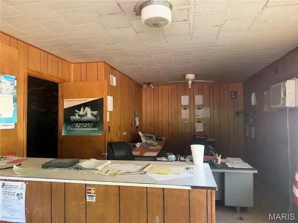 907 Highway Y, Ellington, MO 63638