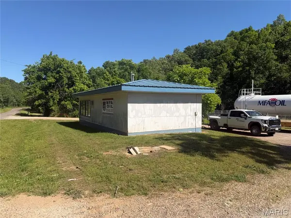 907 Highway Y, Ellington, MO 63638