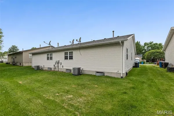187 Northview DR, Highland, IL 62249