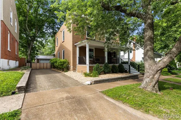 7068 Tholozan AVE, St Louis, MO 63109