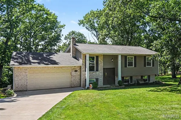 2371 Crestview DR, High Ridge, MO 63049